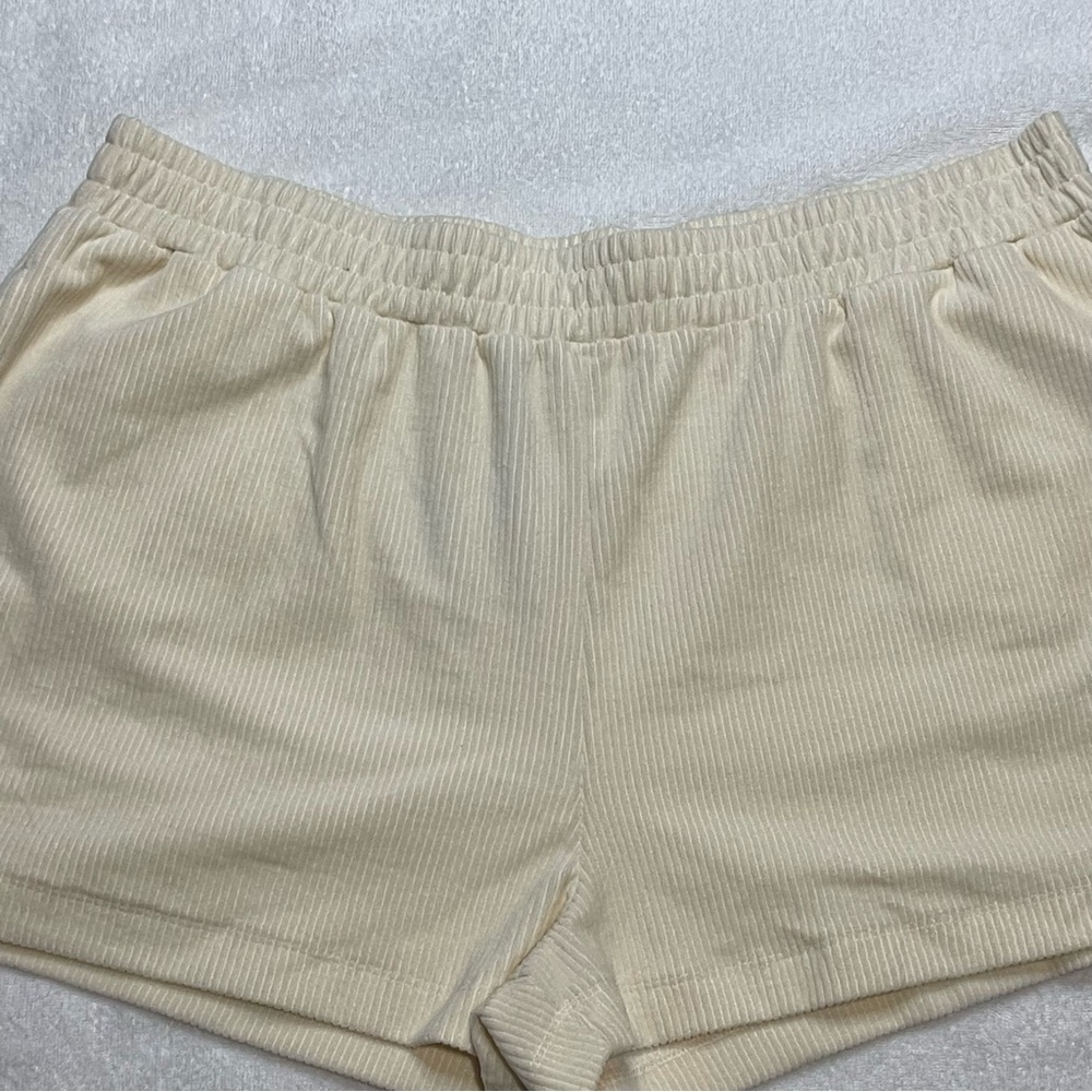 Cotton On Curve Womens Corduroy Elastic Waist Shorts - Cream, Size 14, New - Picture 6 of 13